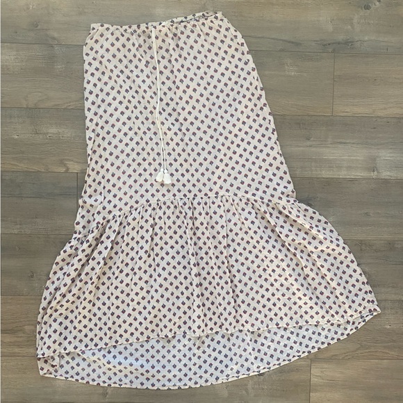 Love Stitch Dresses & Skirts - Love stitch brand Layered cotton skirt elastic waist sz medium beige coral blue